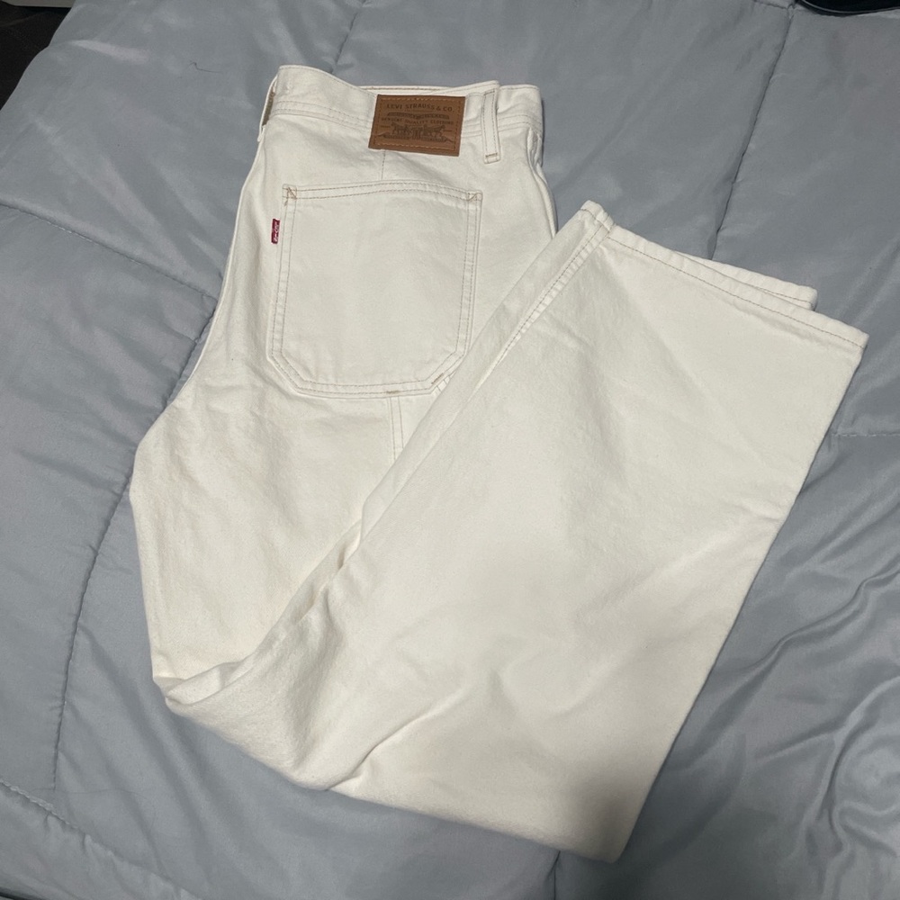 white levi jeans